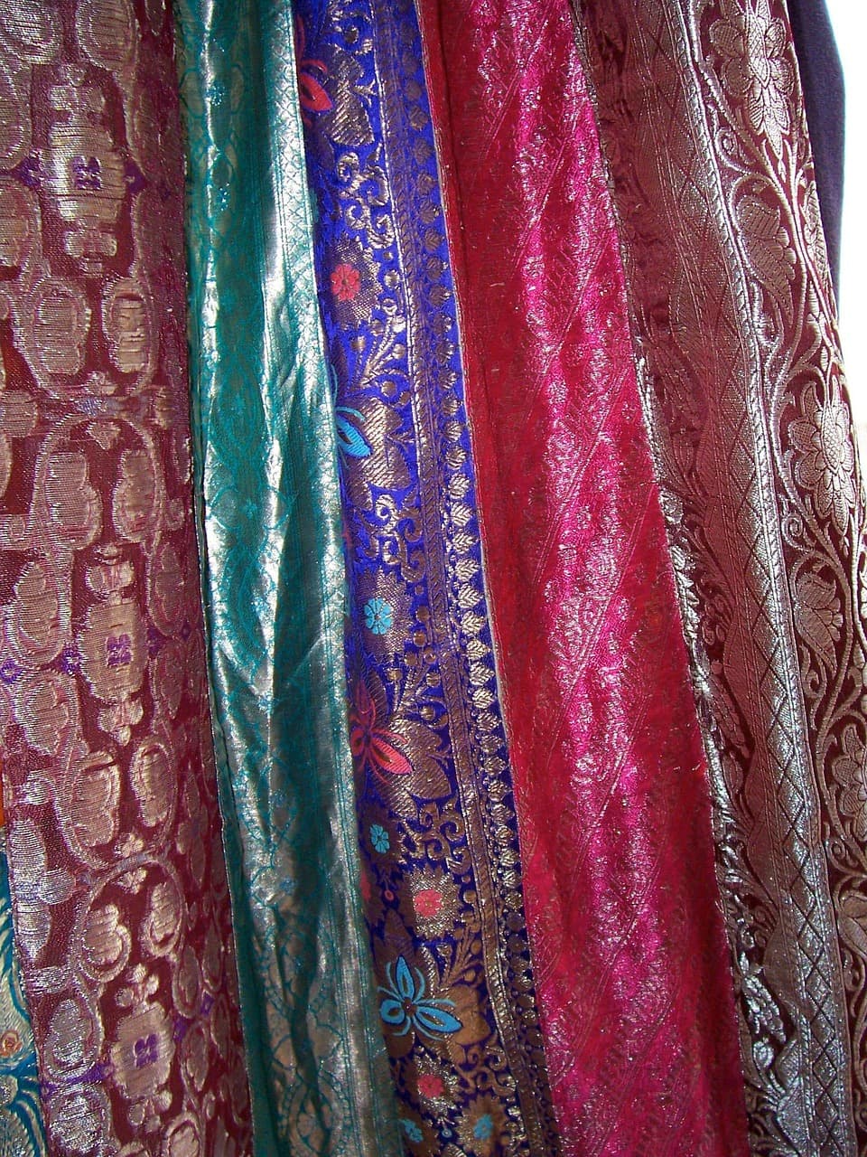 Banarasi Brocade Table Runner – 72 in, Silver