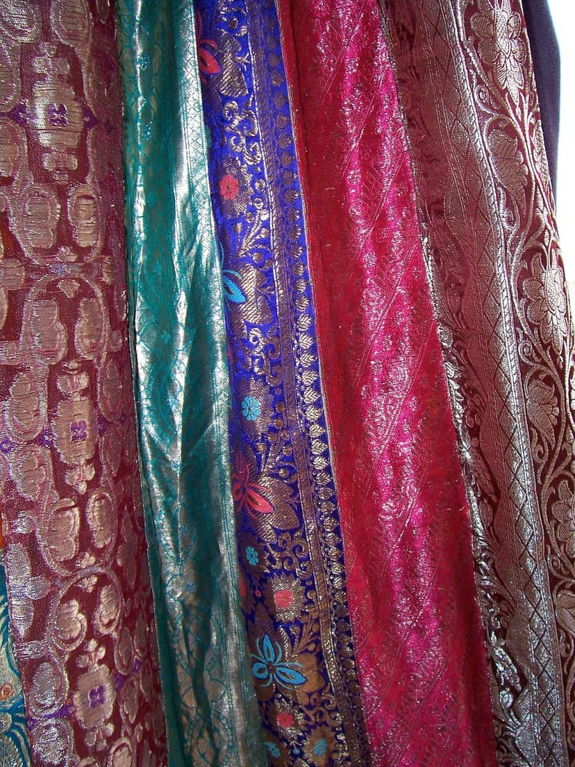 Banarasi Brocade Table Runner – 72 in, Silver