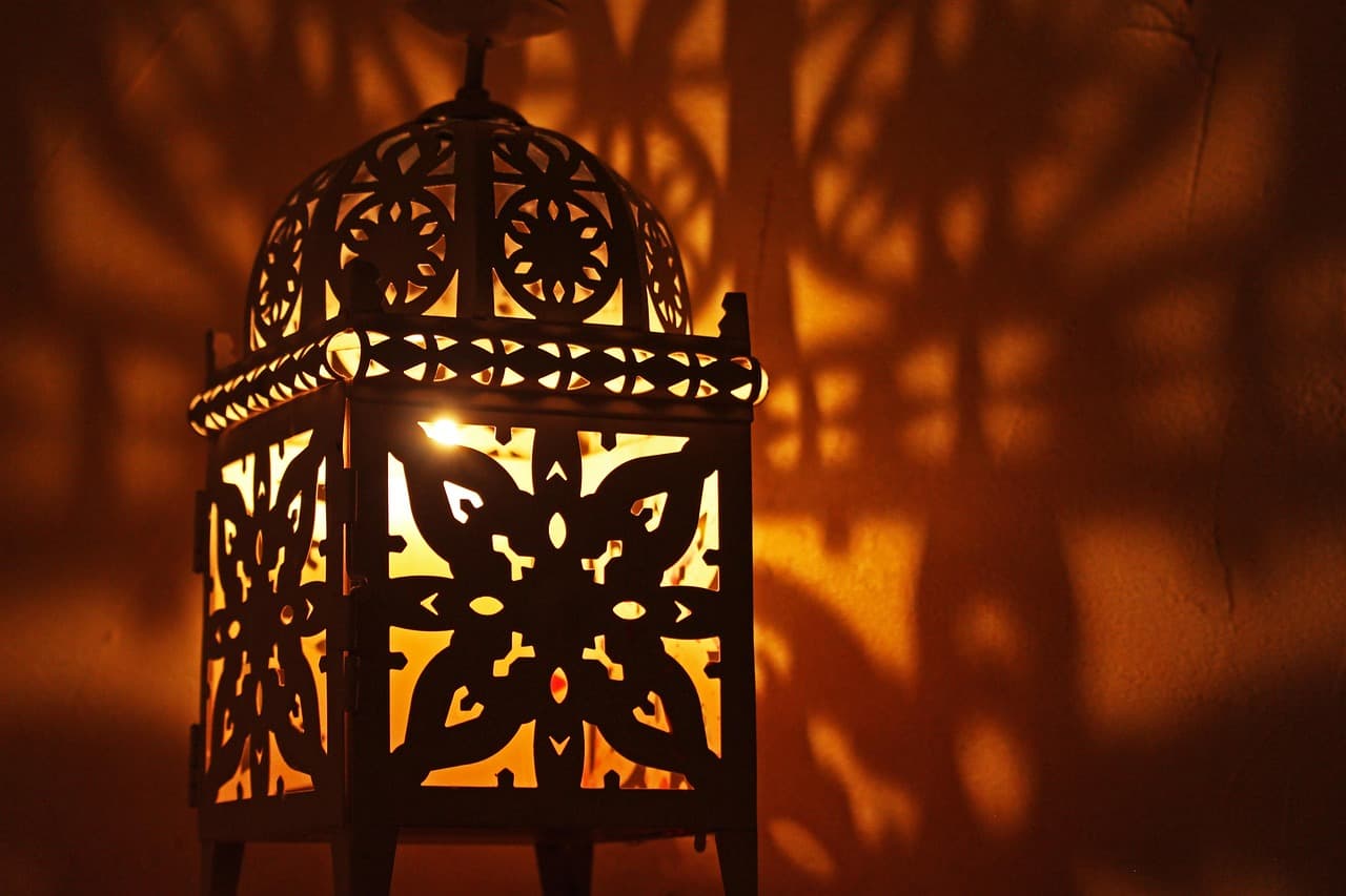 Metal Lantern (Moroccan Style) – 24 in, Black