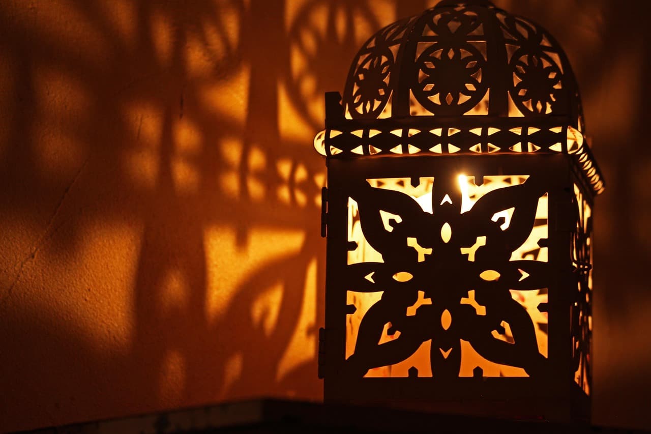 Metal Lantern (Moroccan Style) – 12 in, Black